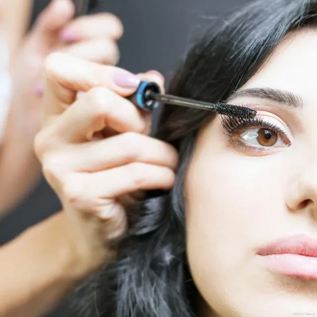 What if my mascara is dry? Evetin Mascara Factory teaches you a few easy ways to restore moisture! What if my mascara is dry? Evetin Mascara Factory teaches you a few easy ways to restore moisture!